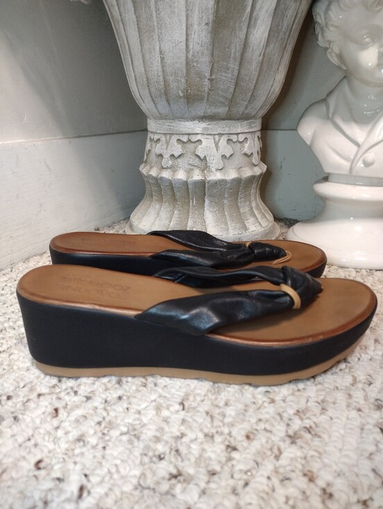 Miz Mooz Shoes - Miz Mooz Nuovo Black Leather Platform Thong Sandals